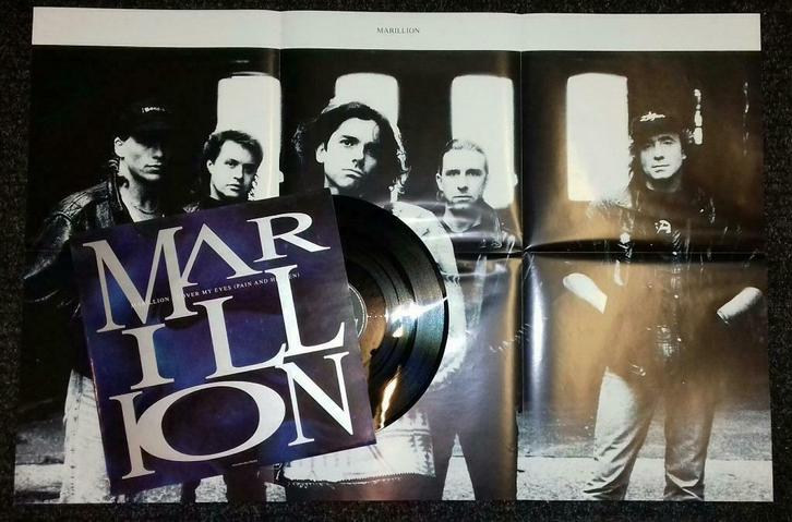 Marillion VINYL 12 inch met POSTER Cover My Eyes, Cd's en Dvd's, Vinyl | Pop, Zo goed als nieuw, 1980 tot 2000, 12 inch, Verzenden
