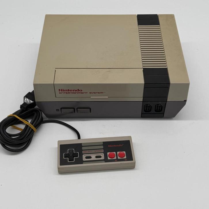 Nintendo NES Console - In goede staat, Spelcomputers en Games, Spelcomputers | Nintendo NES, Zo goed als nieuw, Met 1 controller