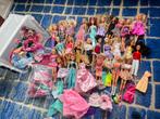 Doos vol met barbies & kleding, Ophalen of Verzenden, Gebruikt, Barbie
