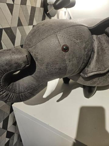 Poef / krukje olifant 38 cm donkergrijs beschikbaar voor biedingen