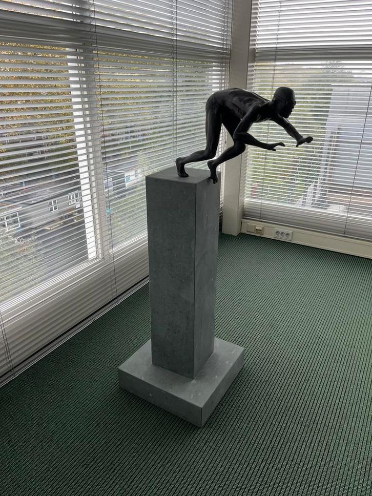 Bronzen beeld Start “Els van Westerloo” op granieten sokkel, Antiek en Kunst, Kunst | Beelden en Houtsnijwerken, Ophalen