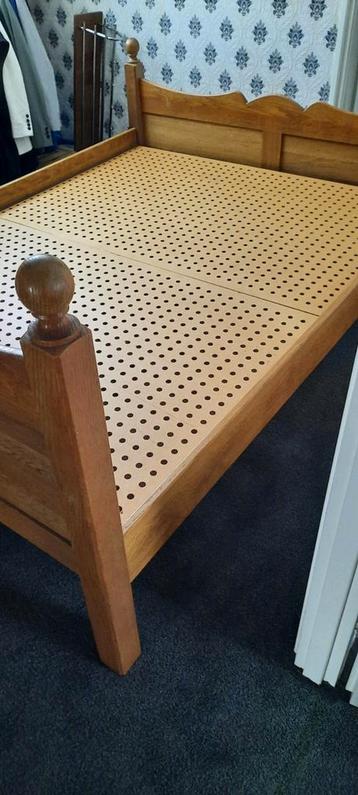 Oisterwijk geloogd eiken ledikant met vlavro bodem 140/200 beschikbaar voor biedingen