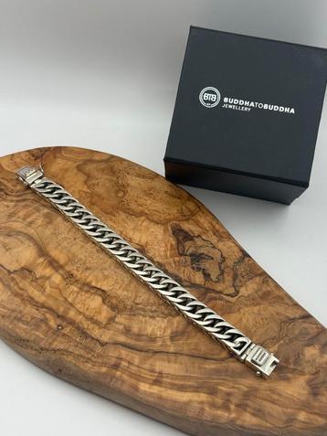 “ESTHER SMALL” Buddha to Buddha 21,5cm. Maat: E+, F GEPOLJST beschikbaar voor biedingen