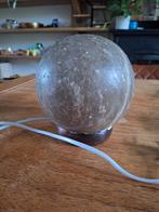 Sfeervolle Zoutlamp met Houten Voet, Gebruikt, Hout, Ophalen of Verzenden, Modern