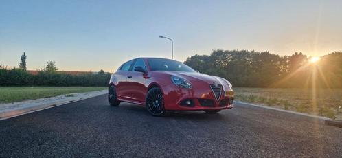Alfa Romeo Giulietta 1.750 TBI 2015 Rood, Auto's, Alfa Romeo, Giulietta, ABS, Airconditioning, Bluetooth, Climate control, Cruise Control