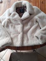 Kort beige fluffy winterjasje maat 38., Kleding | Dames, Jassen | Winter, Maat 38/40 (M), Goosecraft, Beige, Ophalen of Verzenden