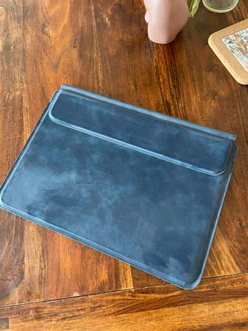 Laptop sleeve with stand beschikbaar voor biedingen