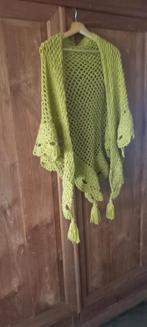 Olijfgroene, handgehaakte driehoeksjaal met kwastjes, Handgemaakt, Ophalen of Verzenden, Nieuw