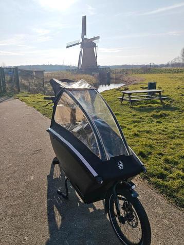 Urban Arrow bakfiets zwart 2023 beschikbaar voor biedingen