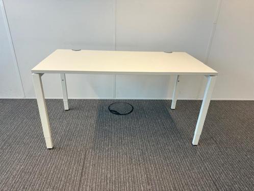 Haworth Instelbaar bureau met schroef 120x60xH64-84 cm,40 st, Huis en Inrichting, Bureaus, Gebruikt, Bureau, In hoogte verstelbaar