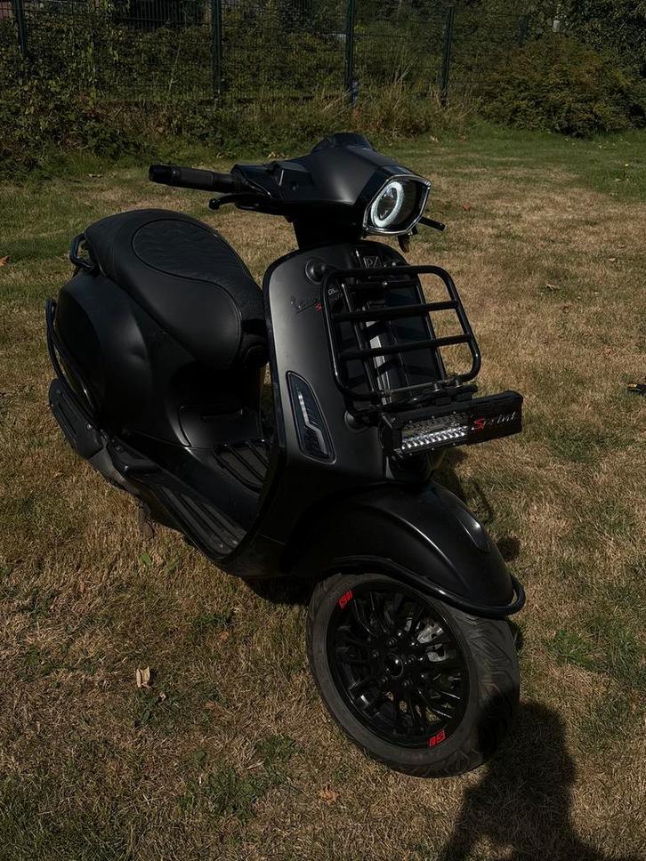 Vespa sprint 2019 ( FULL OPTION ), Fietsen en Brommers, Scooters | Vespa, Zo goed als nieuw, Vespa S, Benzine, Ophalen