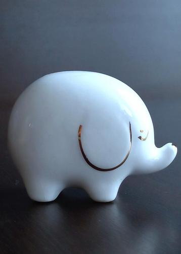  keramisch olifantbeeldje geluksbrenger met gouden accenten
 beschikbaar voor biedingen