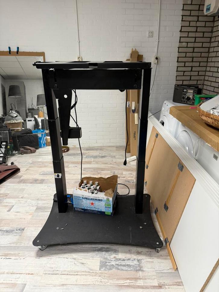 Elektrisch verstelbaar standaard van smart metals zónder tv, Audio, Tv en Foto, Televisiebeugels, Zo goed als nieuw, Ophalen