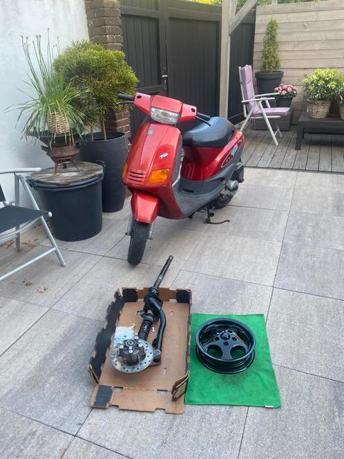 Zip type 1/2/3 + omgelaste voorvork en H2o velg, Fietsen en Brommers, Scooters | Piaggio, Gebruikt, Zip, Ophalen