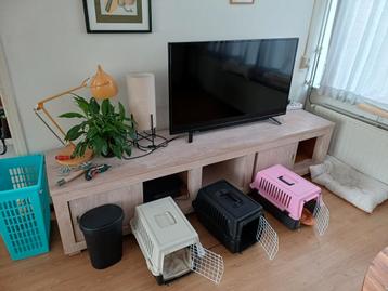 Teak white wash tv meubel met schuifdeuren beschikbaar voor biedingen