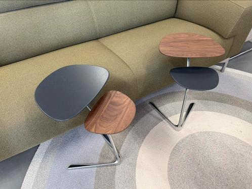 2 Nieuw Leolux Portello Bijzettafel Noten raven Tafel, Huis en Inrichting, Tafels | Bijzettafels, Nieuw, Overige vormen, Hout