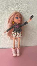 Barbie BRATZ CLOE SELFIE, Verzamelen, Poppen, Ophalen of Verzenden