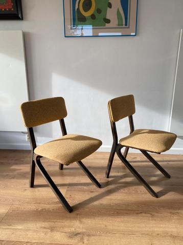 Set vintage eetkamerstoelen beschikbaar voor biedingen