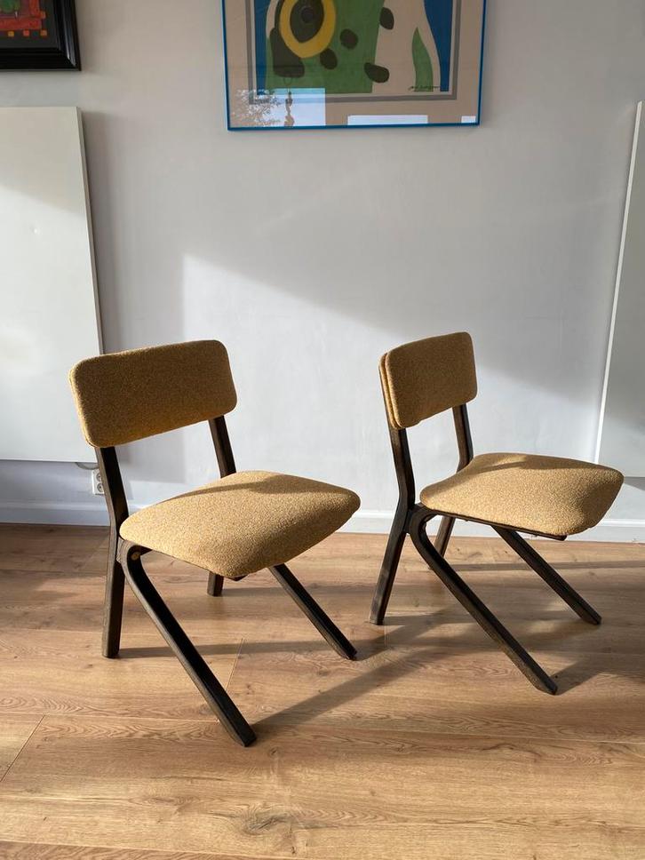 Set vintage eetkamerstoelen, Huis en Inrichting, Stoelen, Zo goed als nieuw, Twee, Hout, Stof, Overige kleuren, Ophalen of Verzenden