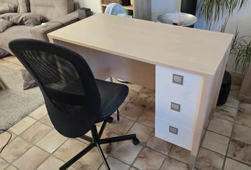 Bureau (commode ombouw mogelijk) beschikbaar voor biedingen