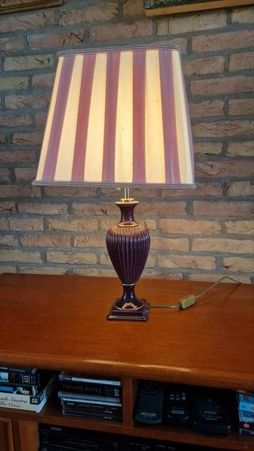 Paarse emaille lamp met paars gestreepte kap beschikbaar voor biedingen