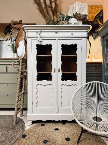 Biedermeier meidenkast linnenkast servieskast buffetkast beschikbaar voor biedingen