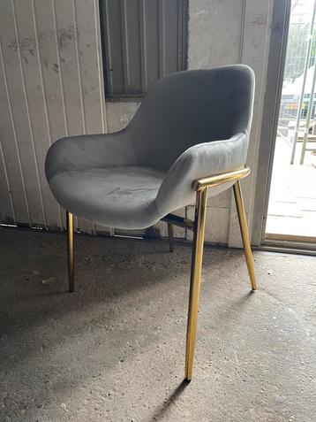 Laatste 4 stoelen. Eetkamerstoelen. Eetstoelen, chairs. beschikbaar voor biedingen