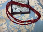 Lang collier met rode kralen van klederdracht, Sieraden, Tassen en Uiterlijk, Antieke sieraden, Verzenden, Ketting