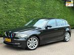 BMW 1-serie 118i /6BAK/CRUISE/STOELVERWARMING/RIJDTSUPER!/, 1-Serie, 65 €/maand, Achterwielaandrijving, Zwart