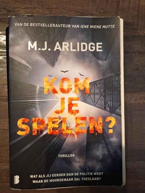 M.J. Arlidge - Kom je spelen?, Boeken, Thrillers, Gelezen, Ophalen of Verzenden