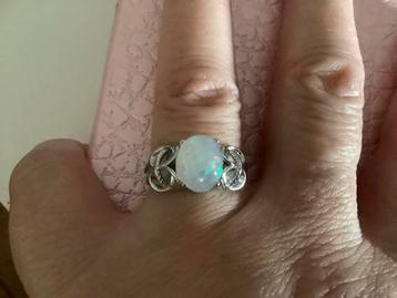 Prachtige nieuw zilveren ring met Opaal , zilver 925 silver beschikbaar voor biedingen