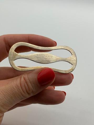 V873 Prachtige zilveren modernist broche beschikbaar voor biedingen