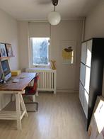 Bureau op witte schragen 1.50 breed, Huis en Inrichting, Bureaus, Ophalen, Gebruikt