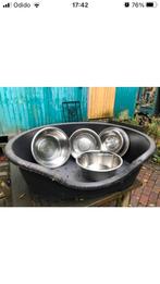Hondenmand en metalen voerbakken, Dieren en Toebehoren, Ophalen of Verzenden, Zo goed als nieuw