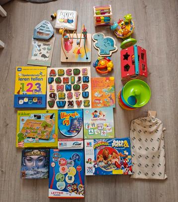 Verschillende spellen en speelgoed  beschikbaar voor biedingen