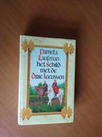 Kaufman, Pamela. Het schild met de drie leeuwen, Ophalen of Verzenden, Zo goed als nieuw