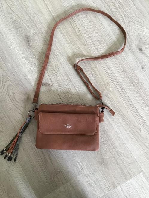 NIEUW!! CHARM SCHOUDERTAS, Sieraden, Tassen en Uiterlijk, Tassen | Schoudertassen, Nieuw, Bruin, Verzenden