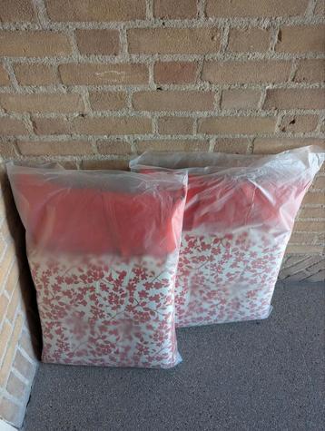 Rood witte tuinkussens  beschikbaar voor biedingen