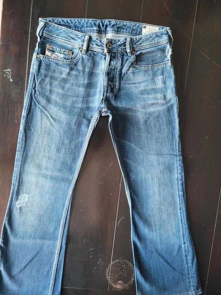 CLASSIC VINTAGE DIESEL ZATHAN REGULAR BOOTCUT JEANS SIZE 30, Kleding | Heren, Spijkerbroeken en Jeans, Zo goed als nieuw, W32 (confectie 46) of kleiner