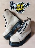 Dr. Martens Sinclair Parchment Beige, Milled Maat: 43 UK9, Kleding | Dames, Schoenen, Nieuw, Beige, Ophalen of Verzenden, Hoge laarzen