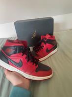 Air jordan 1 mid reverse bred red, Kleding | Heren, Schoenen, Ophalen of Verzenden, Zo goed als nieuw, Overige kleuren