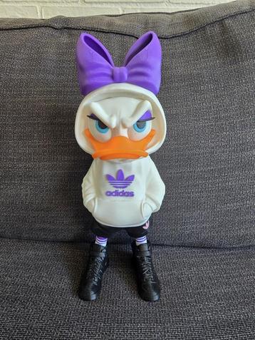 Daisy Duck beschikbaar voor biedingen