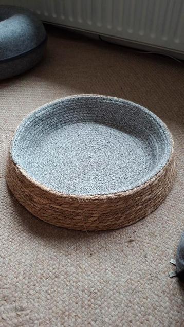 Katten mand  45 cm doorsnede beschikbaar voor biedingen