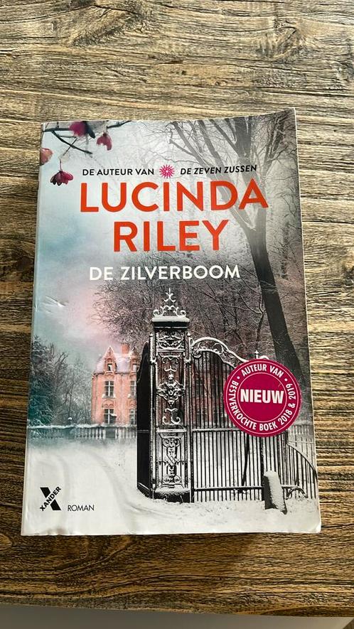Lucinda Riley - De zilverboom, Boeken, Literatuur, Zo goed als nieuw, Nederland, Ophalen of Verzenden