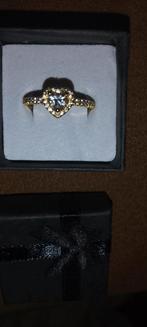 Prachtige ring goudkleurig met zirkonia, 18 tot 19, Nieuw, Ophalen of Verzenden, Dame