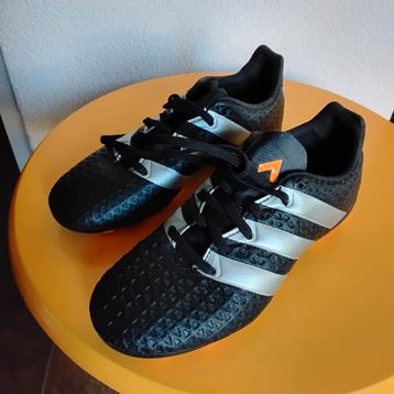 Voetbalschoenen Adidas maat 34 in prima staat  beschikbaar voor biedingen