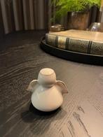 engeltje van steen beige met gouden randjes, Ophalen of Verzenden, Zo goed als nieuw, Beeld(je), Christendom | Katholiek