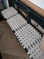 Vier nieuwe houten eetkamerstoelen met zitting van band, Huis en Inrichting, Stoelen, Ophalen, Zo goed als nieuw, Hout, Vier