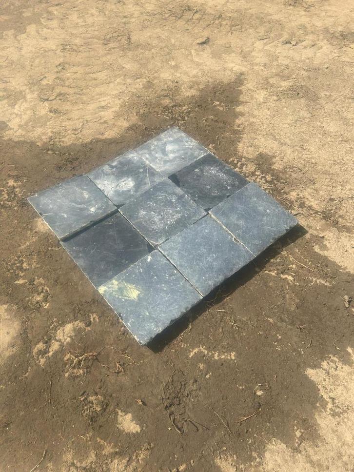 Oude dallen/tegels in blauwsteen 26,5 x 26,5 (180,47m²), Antiek en Kunst, Antiek | Overige Antiek, Ophalen