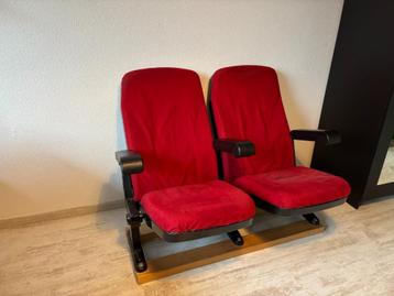 2 bioscoopstoelen beschikbaar voor biedingen